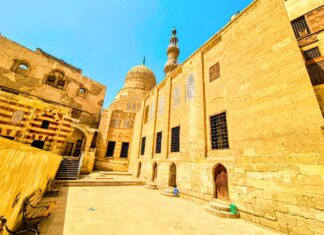 Al Darb Al Ahmar Tour