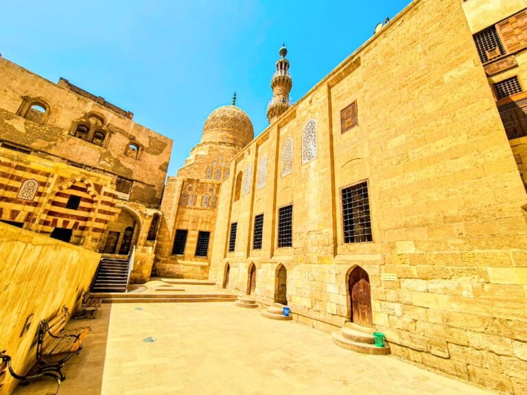 Al Darb Al Ahmar Tour